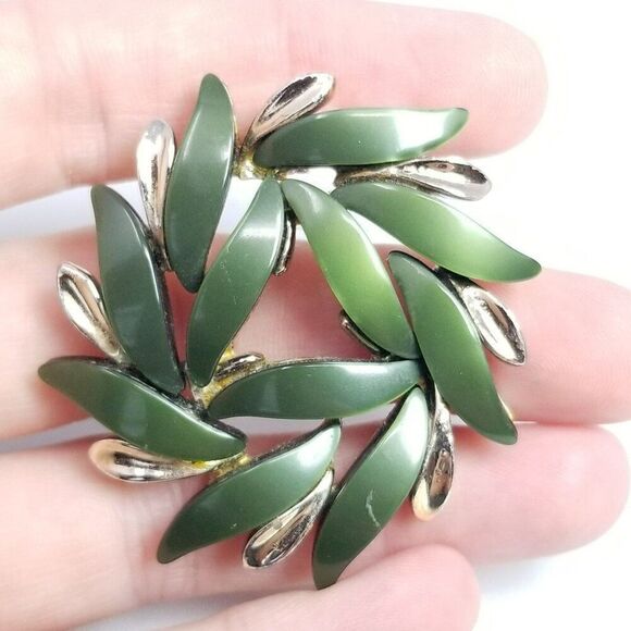 Vintage Claudette Green Lucite Leaf Flower Brooch Retro Lapel Pin, Estate - Picture 6 of 7